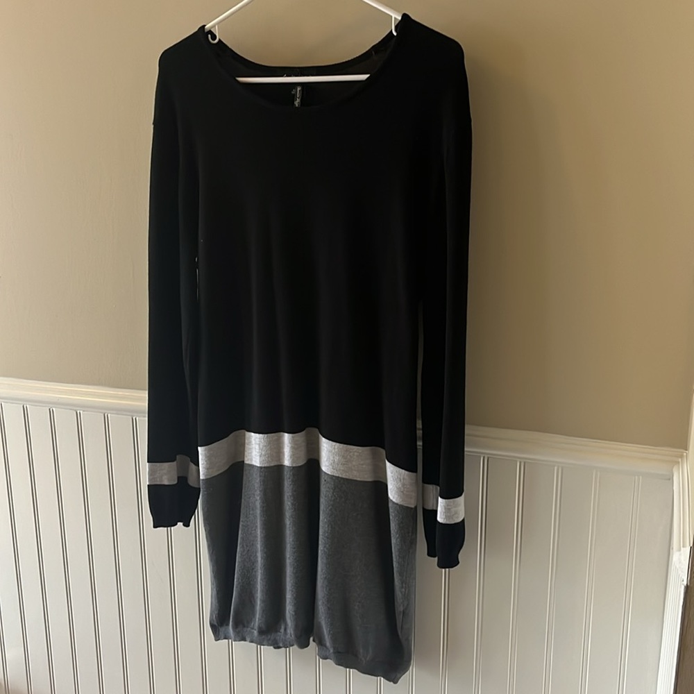 LN CHARLIE PAIGE SWEATER/SWEATER DRESS SIZE MEDIUM BLACK GREY & WHITE